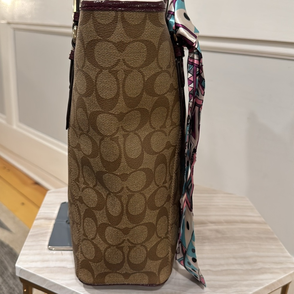 Coach Bag Large Brown Signature Leather Purple Patent Leather Trimmed Tote - Picture 4 of 17